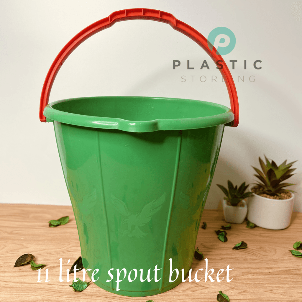 11-liter spout bucket for water storage and pouring