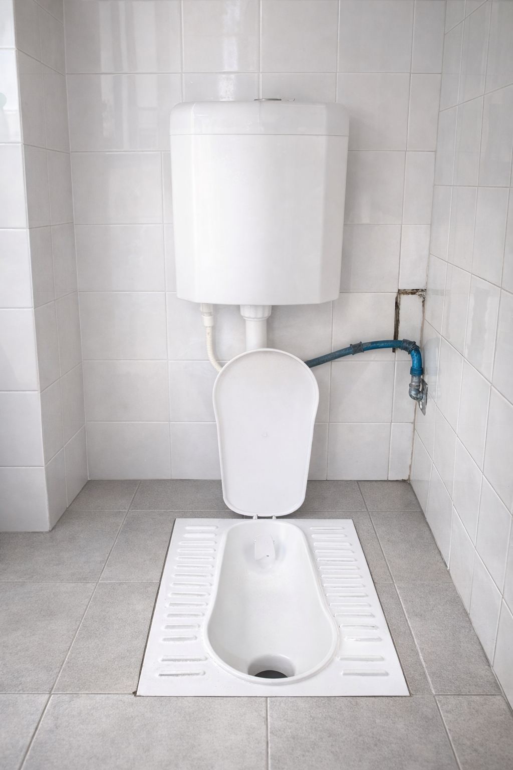 Plastic squatting pan toilet for bathrooms and public use in Nigeria – durable and hygienic sanitary ware